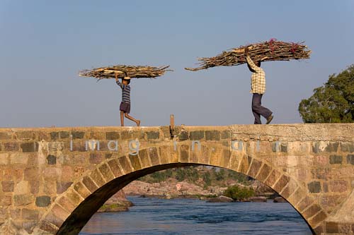 Inde 0512